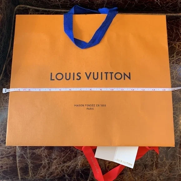 Louis Vuitton Bag, Ribbon and Gift Tag - Picture 7 of 8